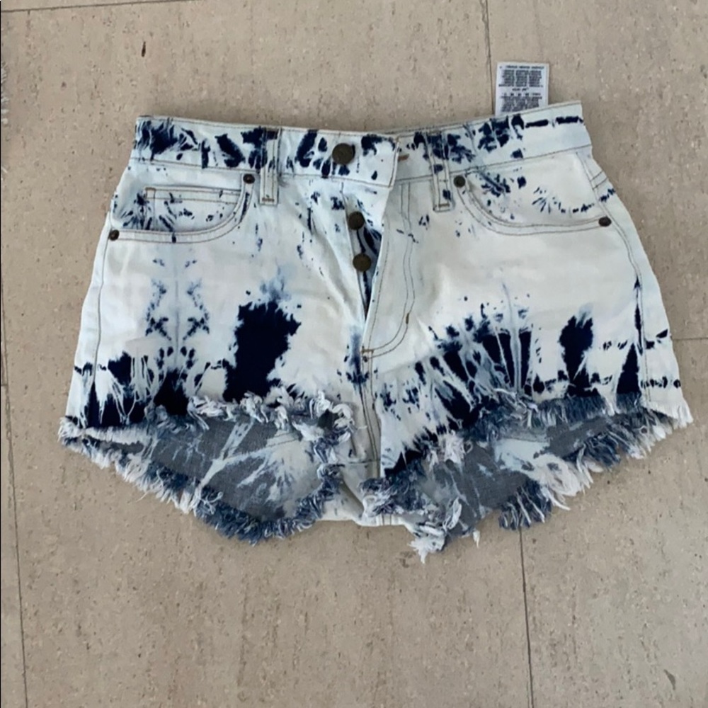 White washed button down Guess shorts